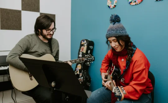 How to Play Guitar: Beginner Step-by-Step Plan