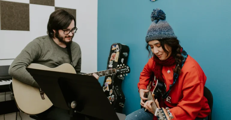 How to Play Guitar: Beginner Step-by-Step Plan